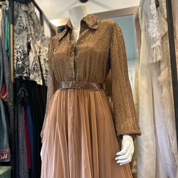 Victoria Royal Ltd. Vintage Gown - Picture 4 of 11